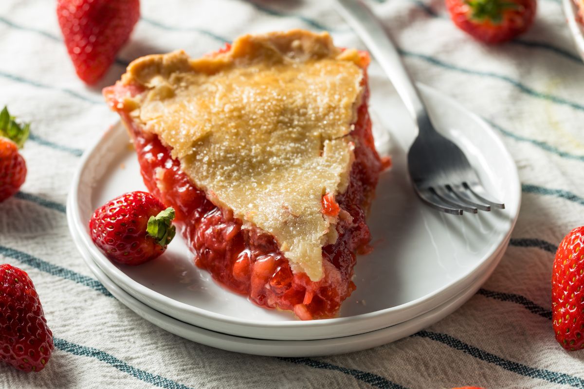 15 Best Strawberry Rhubarb Cobbler Recipes To Try Today