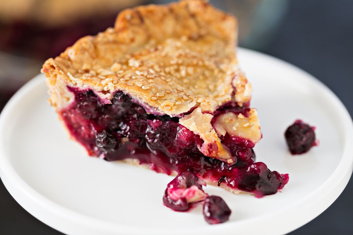 Bumbleberry Pie - The Itsy-Bitsy Kitchen