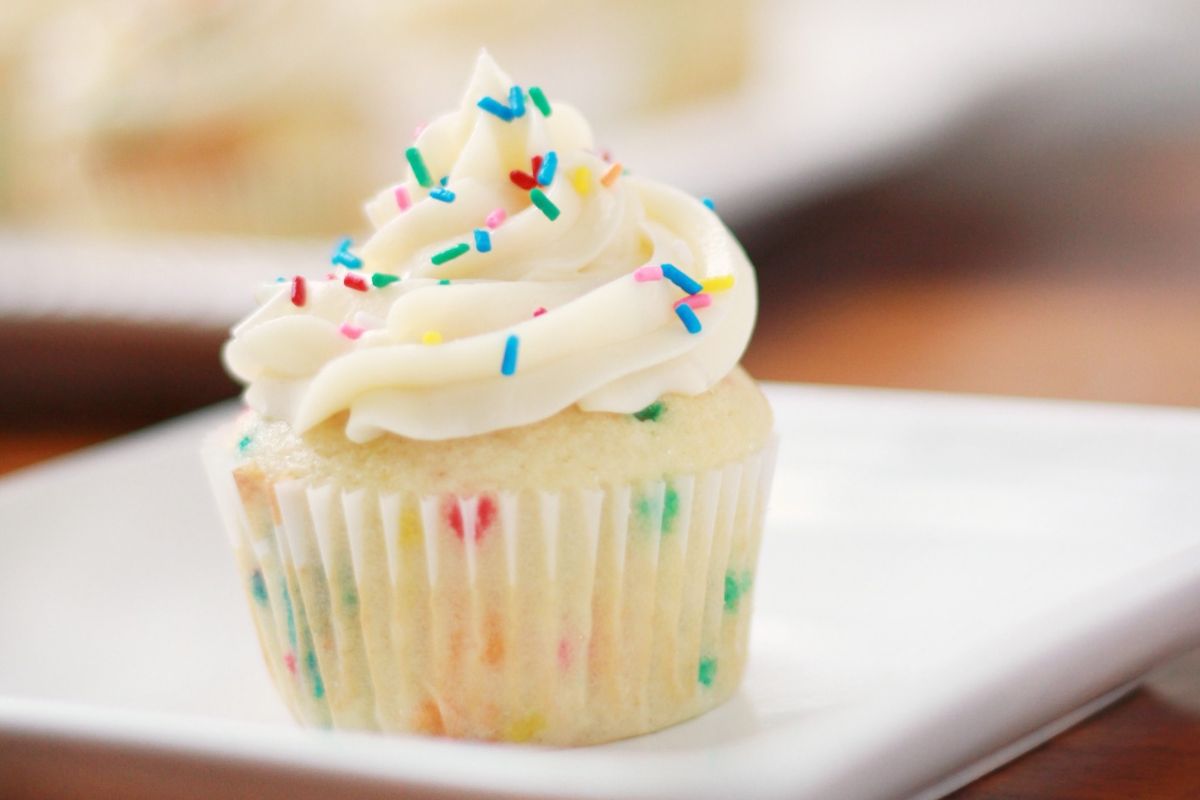 Funfetti Cheesecake Cupcakes