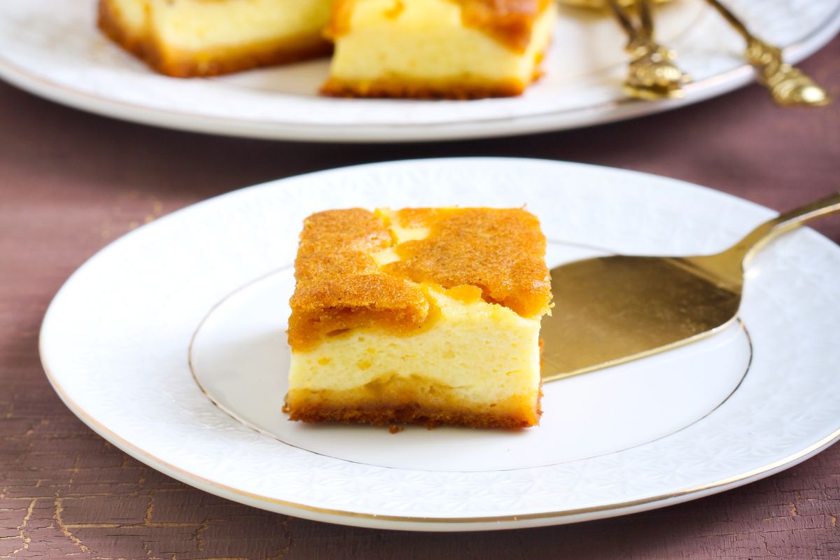 Italian Cream Cheesecake Bars