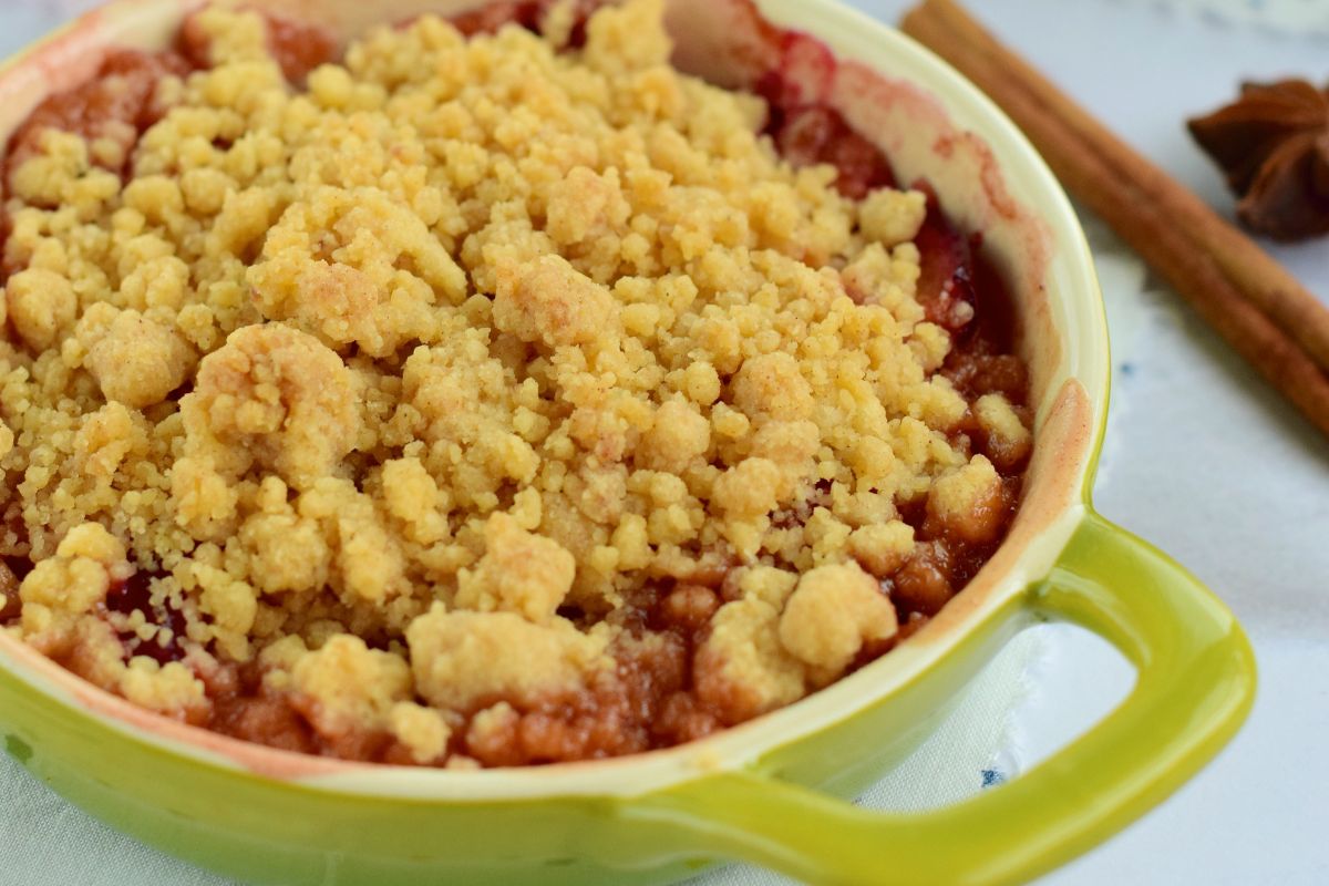 Plum And Apple Crumble