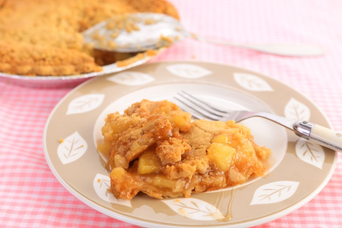 Classic Peach Crumb Pie