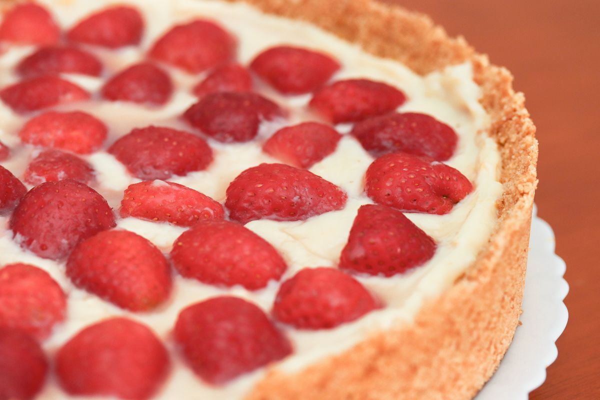 Fresh And Frozen Strawberry Icebox Pie