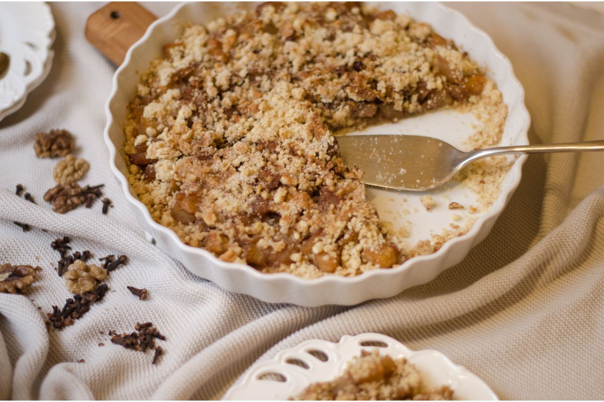 Peach-Apple Crumb Pie