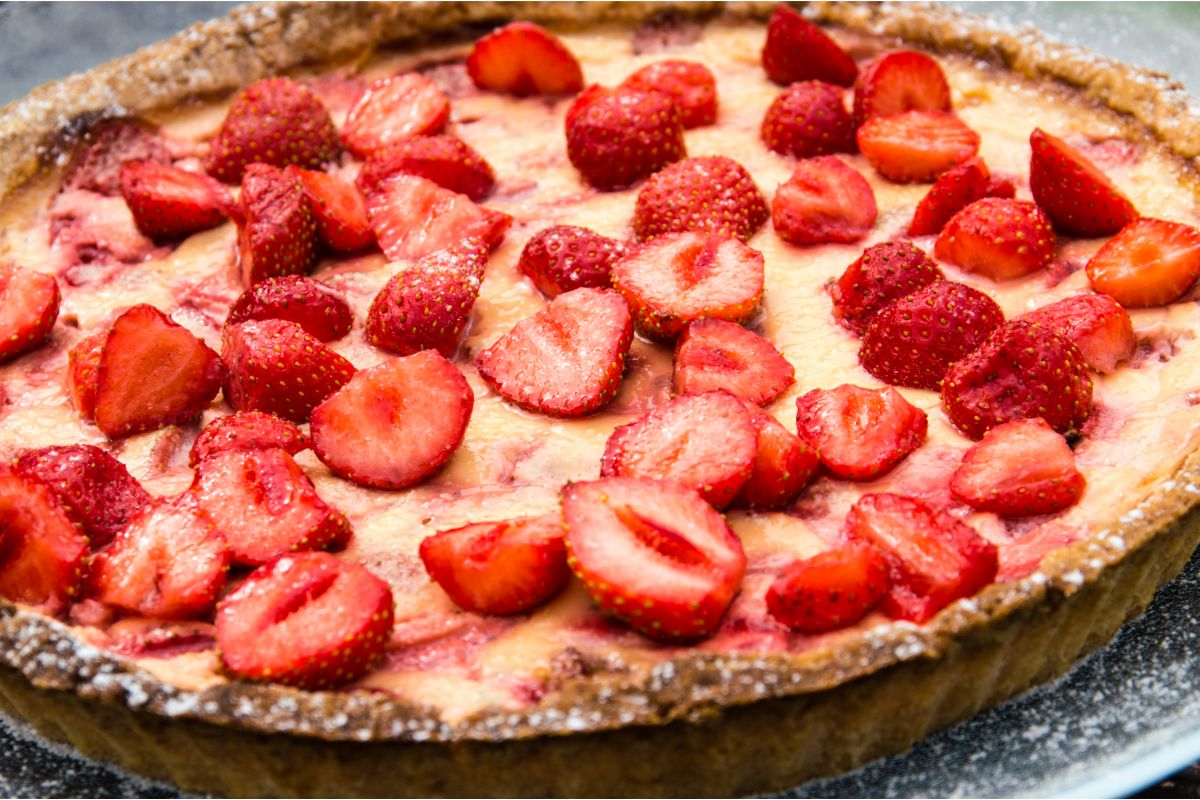 Strawberry Icebox Pie With Condensed Milk