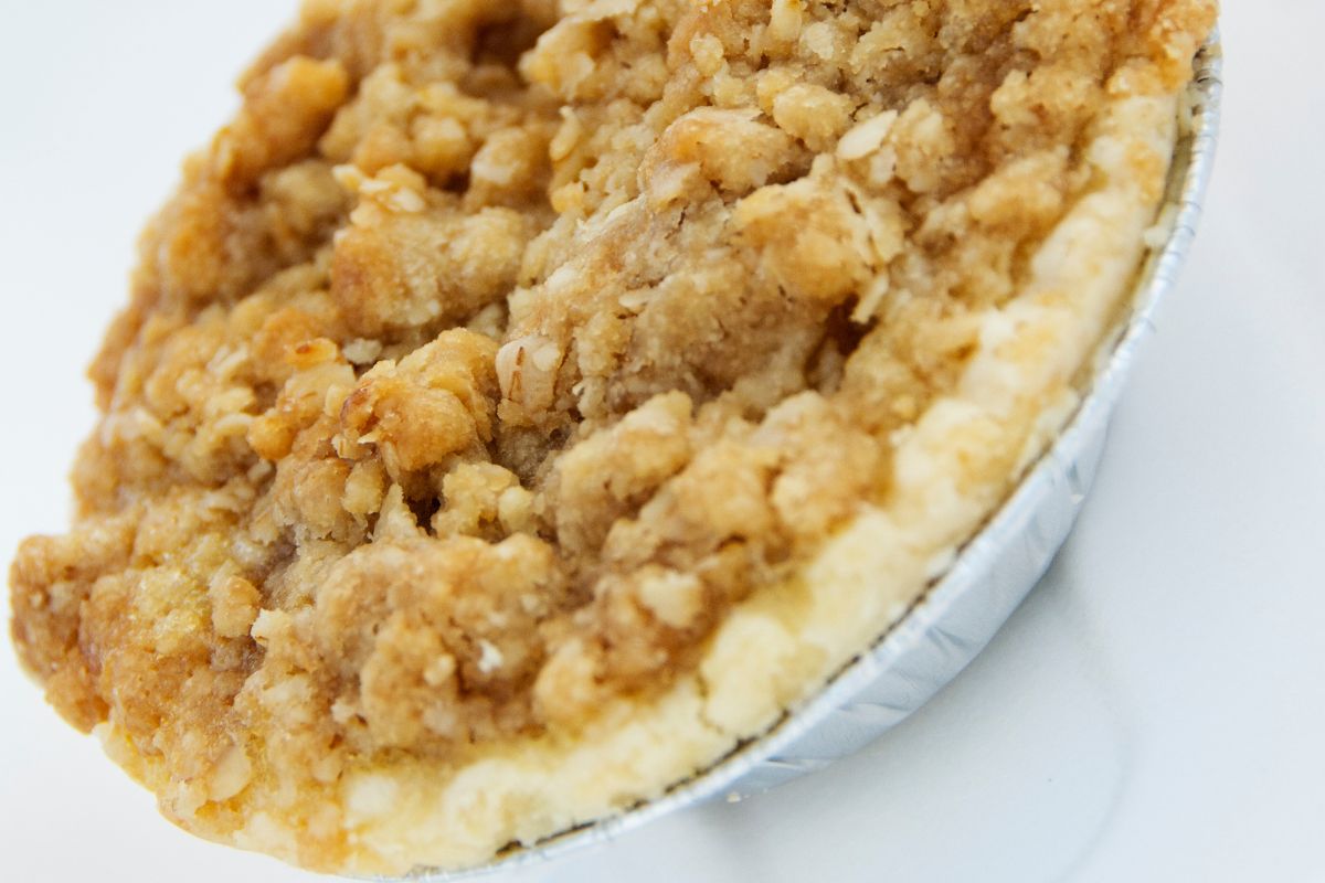 Whiskey Peach Crumble Pie