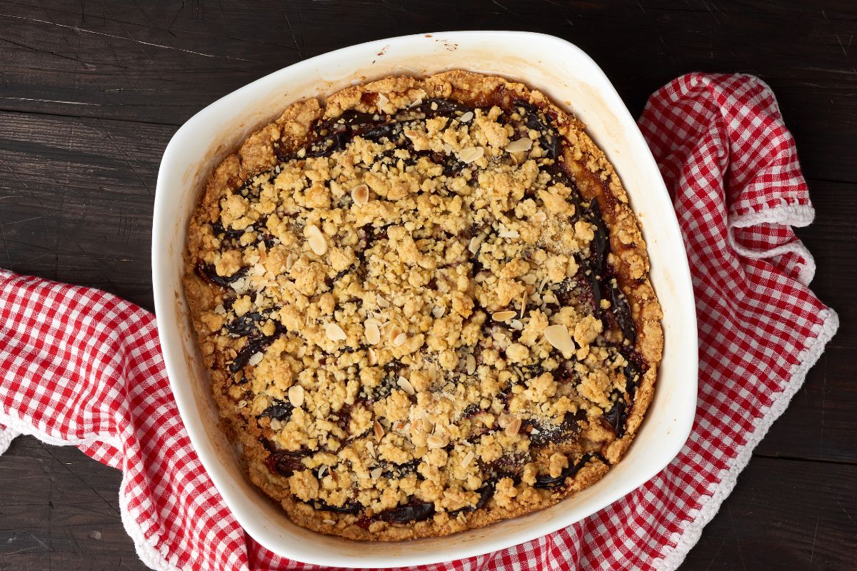 Peach Blueberry Crumble Pie