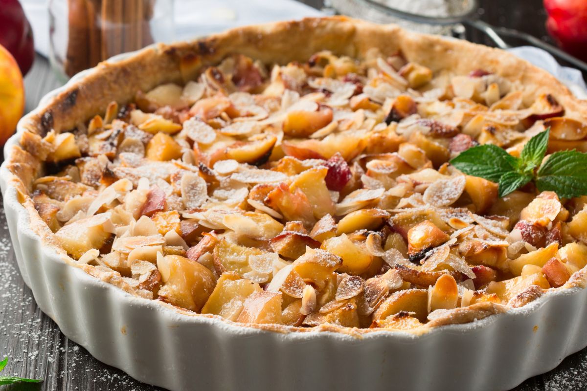 Rustic Peach Pie With Almond Crumble