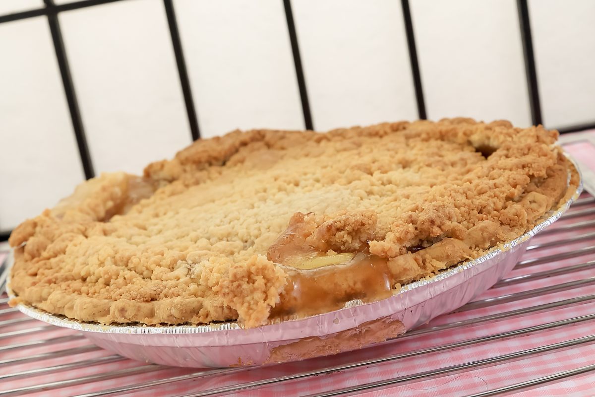 Spiced Peach Pie With Crumb Topping