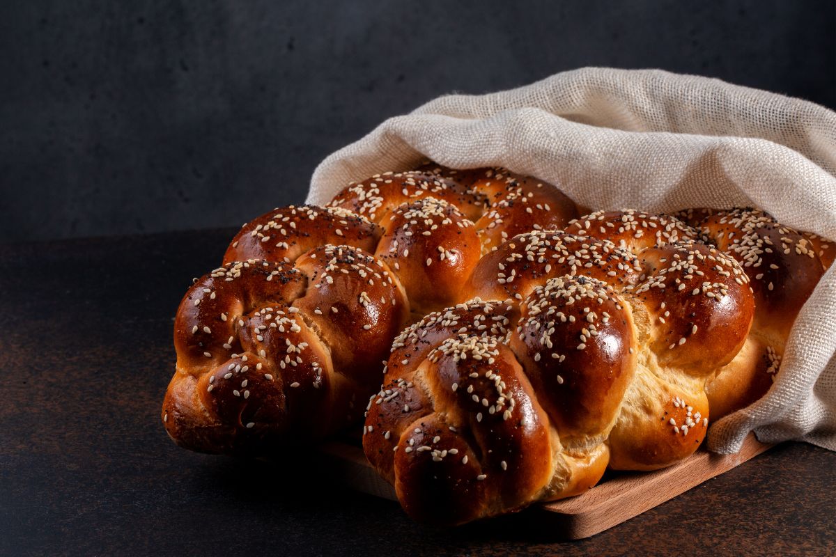 A Simple Yet Delicious Challah Rolls Recipe In Six Simple Steps