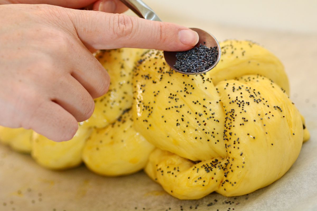 A Simple Yet Delicious Challah Rolls Recipe In SixSimple Steps