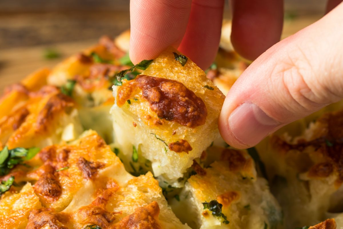 Cheese And Garlic Pull-Apart Bread