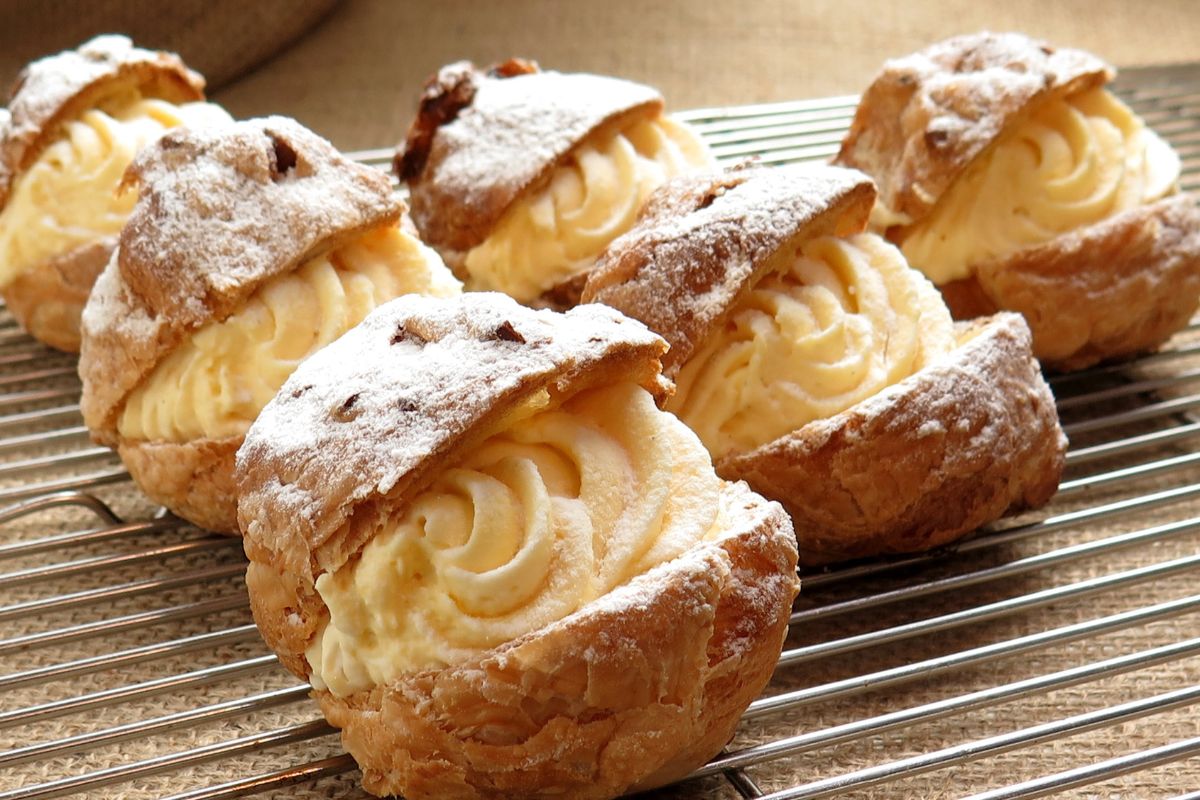 How To Make Delicious French Vanilla Cream For Cream Puff Filling