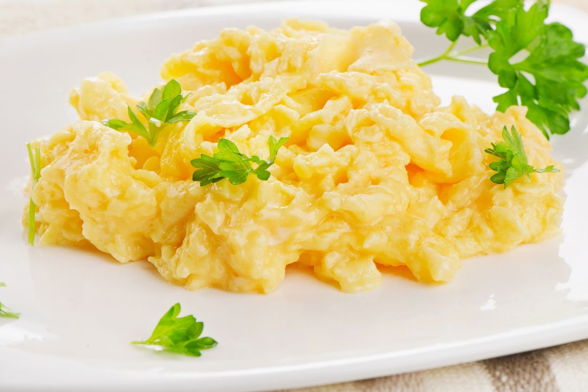 How To Make Scrambled Eggs In The Microwave Without Using Milk