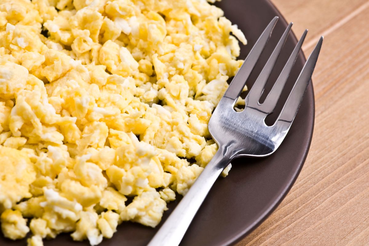 How To Make Scrambled Eggs In The Microwave WithoutUsing Milk