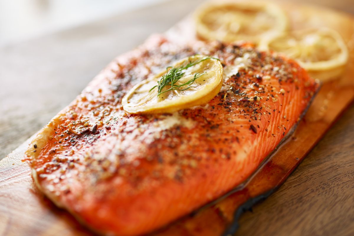 What Does Cooked Salmon Look Like? (What To Look For)
