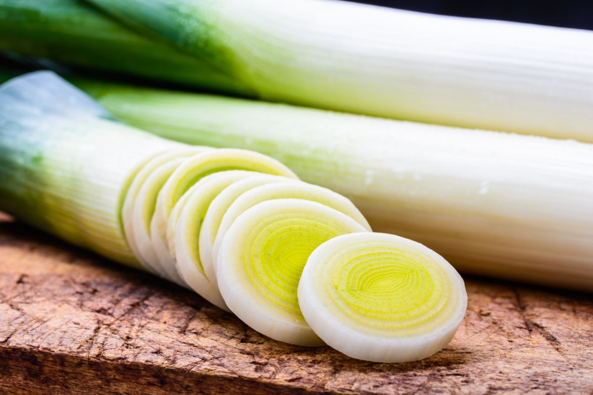 What Does Leek Taste Like? (Everything You Need To Know!) - Eat Kanga