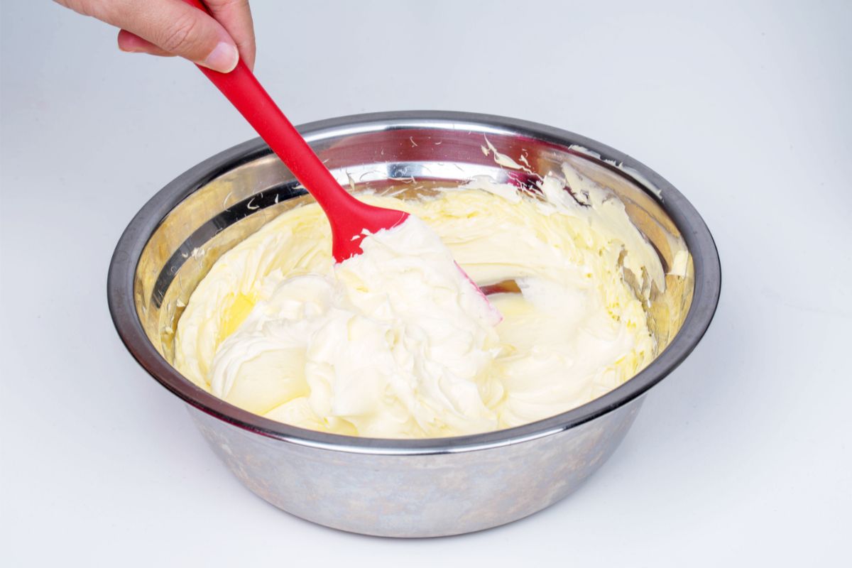 Whipped Cream Vs Buttered Cream: The Battle For Supremacy