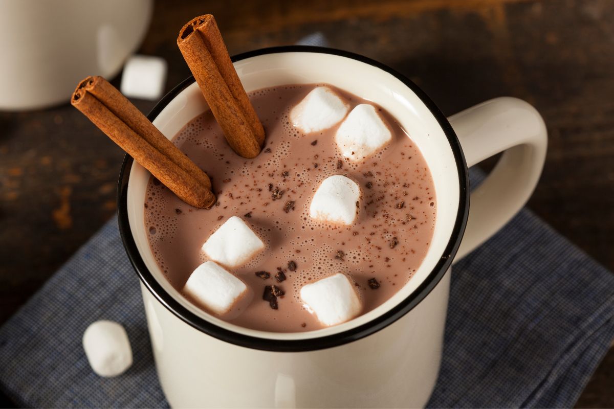 Does Hot Chocolate Have Caffeine? (1)