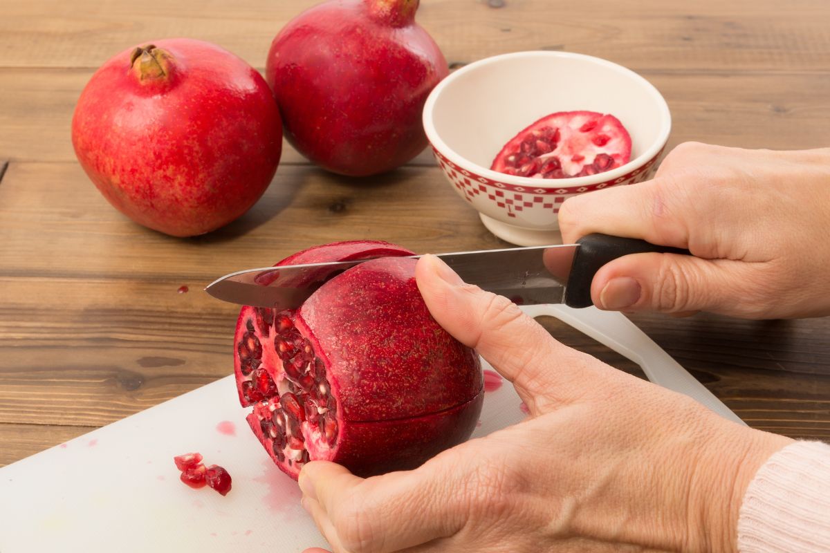 How To Cut A Pomegranate?