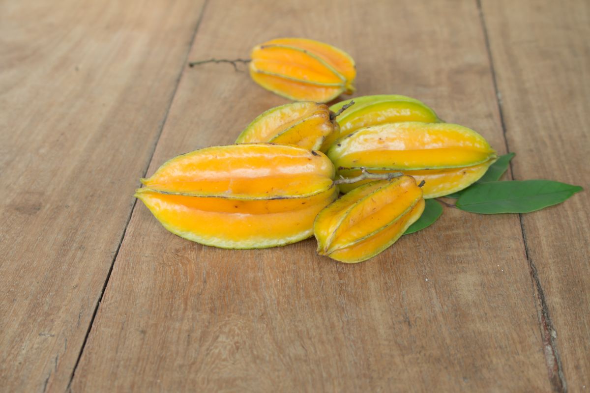 How To Eat Star Fruit (1)