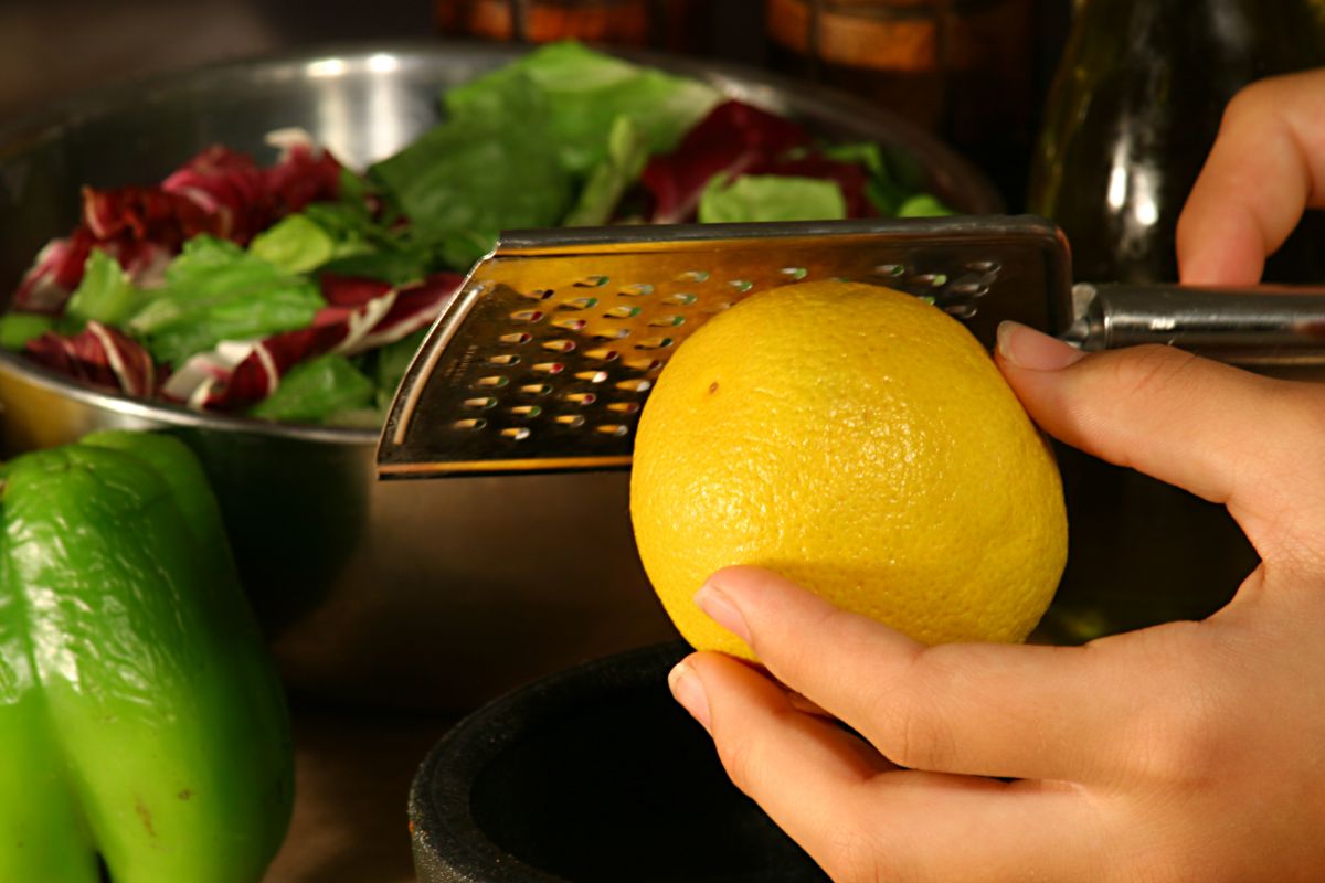 How To Zest A Lemon (1)