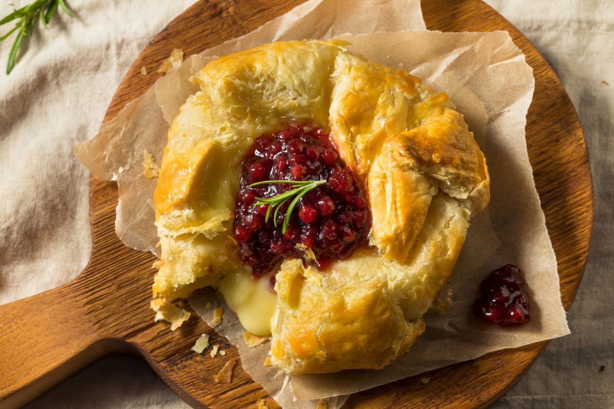 How to Bake Brie in Puff Pastry