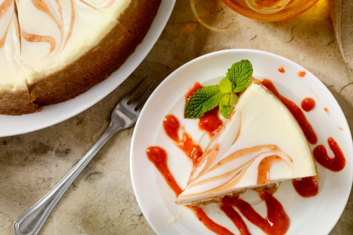 15 Delicious Strawberry Swirl Cheesecake Recipes You Will Love